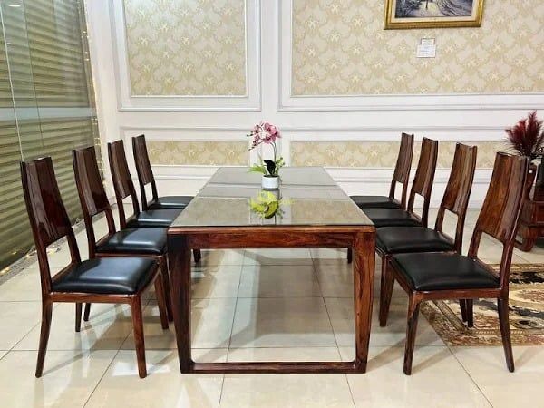 Biệt thự sang trọng với bộ bàn ghế từ gỗ Cẩm Lai