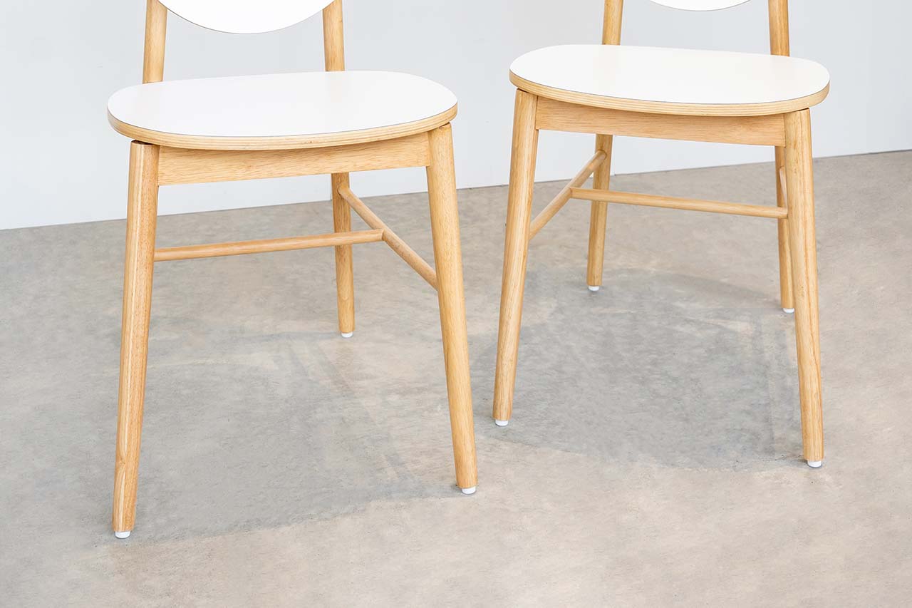 Ghế ăn gỗ cao su tự nhiên VIBORG có nút nhựa dưới chân