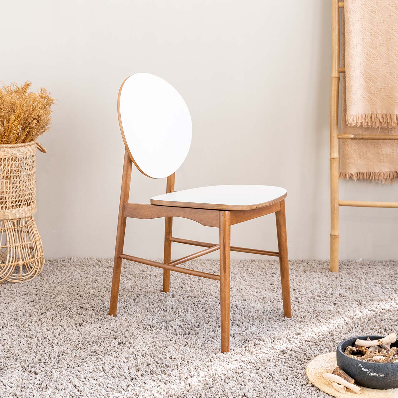 Ghế ăn gỗ cao su tự nhiên VIBORG lưng tựa bo cong