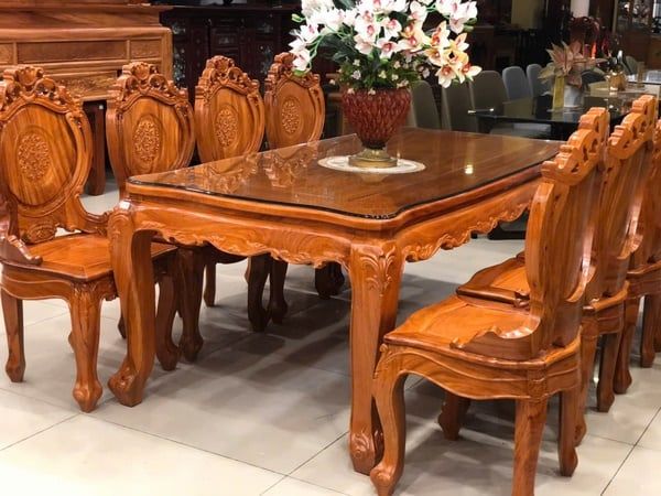 Mẫu bàn ghế phòng khách gỗ gõ đỏ kiểu dáng Châu Âu