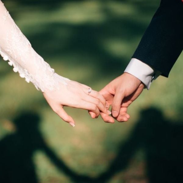 tuoi-cuoi-theo-tuoi-vo-hay-chong