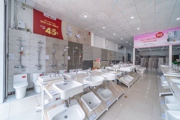 Tưng bừng khai trương showroom Rita Võ muanhanhVLXD Phan Thiết