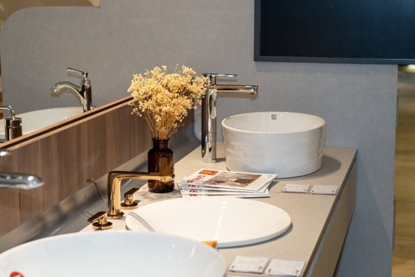 Thiết bị vệ sinh Kohler được trưng bày đa dạng