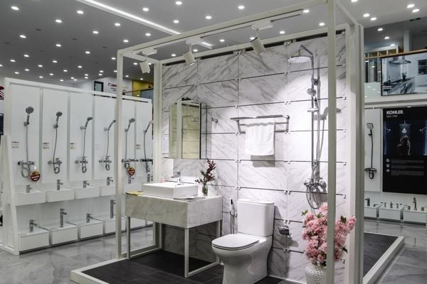 trưng bày thiết bị vệ sinh