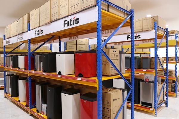 trưng bày thùng rác