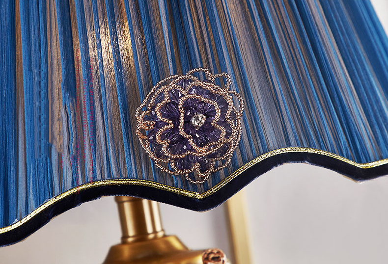 den-ban-gom-trang-men-cao-cap-md0042