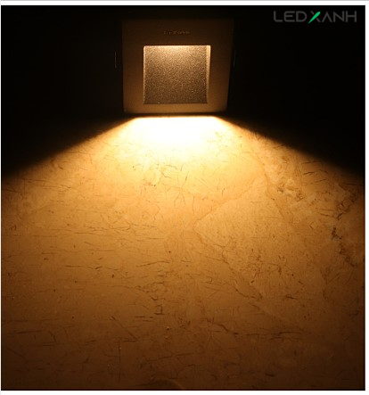 den-led-chan-cau-thang-cdn