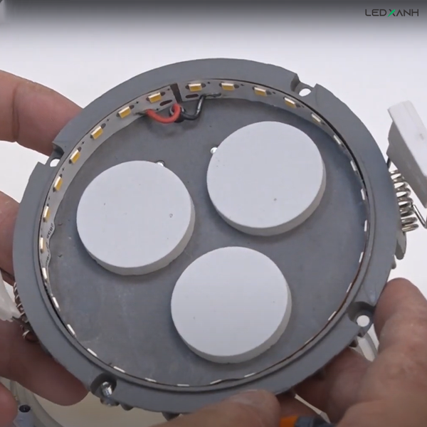 den-led-am-tran-sieu-mong-kingled