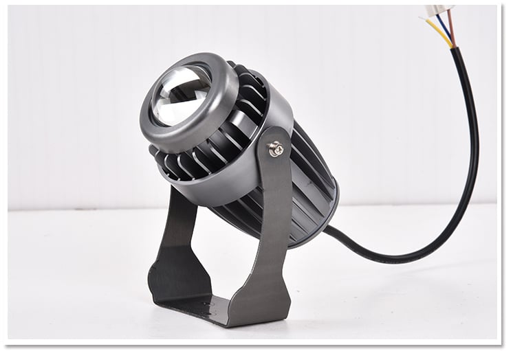 den-roi-chuot-chieu-xa-ngoai-troi-mds09