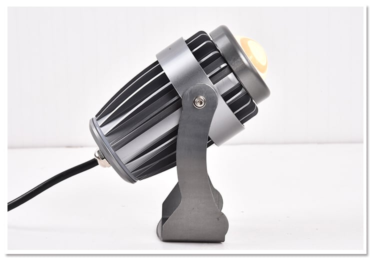 den-roi-chuot-chieu-xa-ngoai-troi-mds09