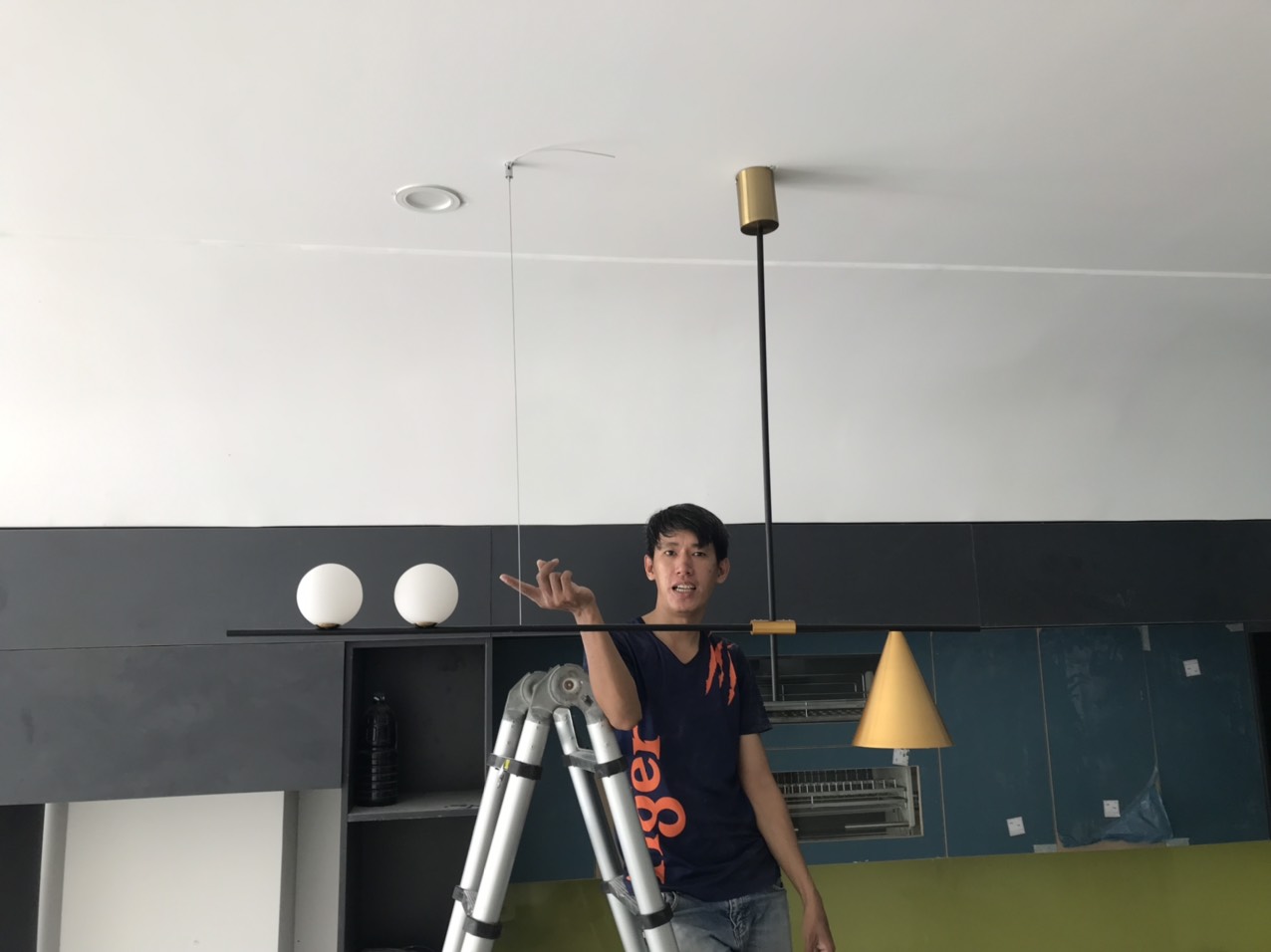 den-tha-ban-an-decor-hien-dai