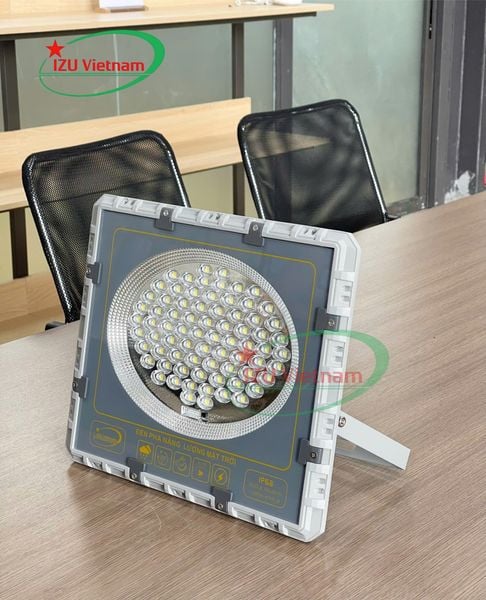 đèn pha năng lượng mặt trời 300w