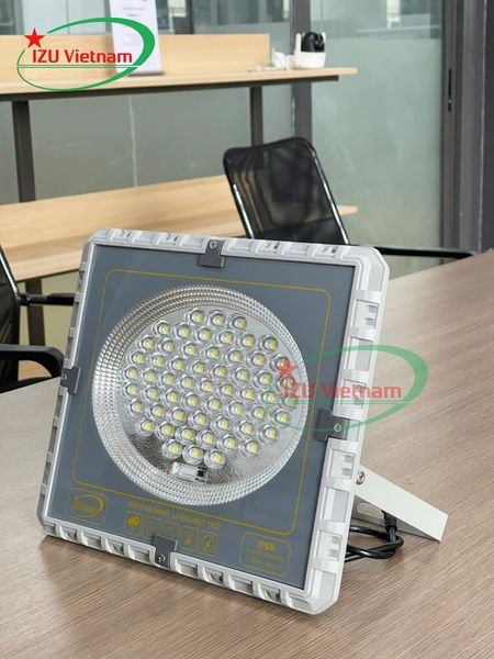 Đèn pha năng lượng mặt trời 200W