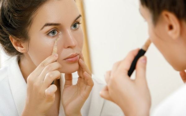 Trang điểm che quầng thâm mắt: Cải thiện 