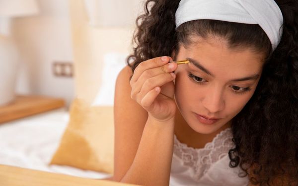 Nên dùng chì kẻ lông mày màu gì để tạo nên vẻ đẹp hoàn mỹ cho bạn?