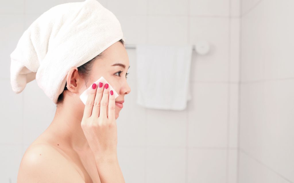 Bông tẩy trang ướt - Sản phẩm mới cho cô nàng bận rộn