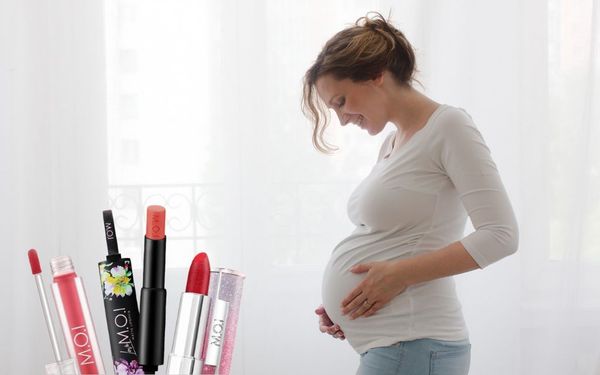 Bà bầu nên dùng son gì? Điểm danh các loại son bà bầu dùng được