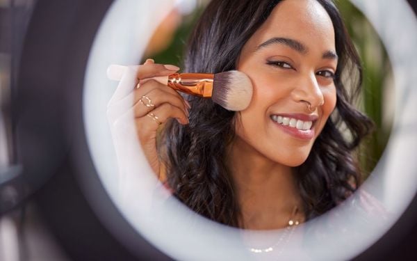 Chia sẻ bí quyết cách đánh kem nền không bị mốc