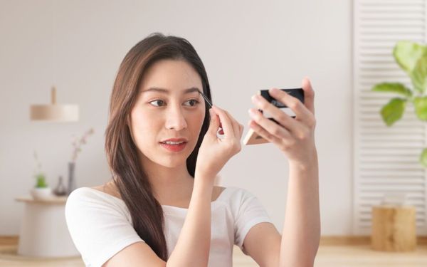 Tạo điểm nhấn cho khuôn mặt với cách kẻ lông mày cho mặt dài