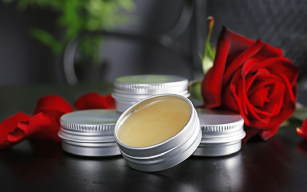 Hướng dẫn bạn cách làm nước hoa khô tại nhà siêu đơn giản