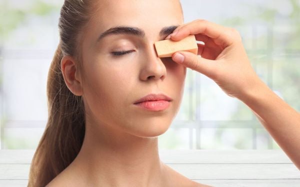 Cách tạo khối mũi đơn giản giúp gương mặt hài hòa ai cũng có thể thực hiện