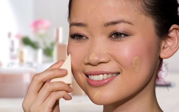 Mách bạn cách trang điểm cho người mũi tẹt thành mũi cao