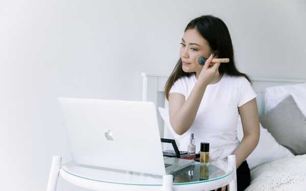 Cách trang điểm mỗi ngày nhanh và không gây hại cho da