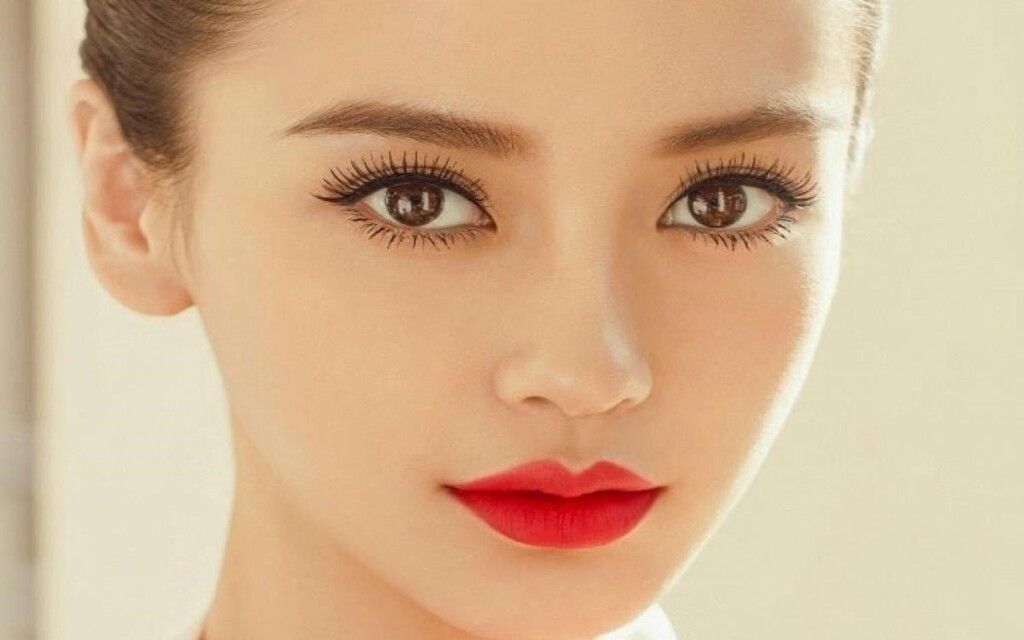 Chân mày hướng lên: cách tạo dáng đơn giản và cách khắc phục