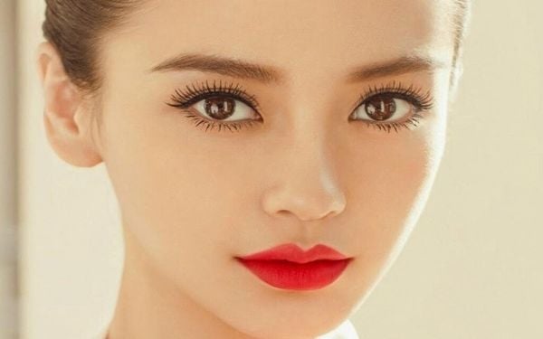 Chân mày hướng lên: cách tạo dáng đơn giản và cách khắc phục