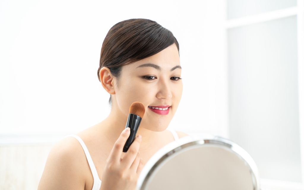 Chỉ dùng kem nền có được không? Giải đáp chi tiết