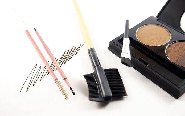 Chì kẻ mày màu xám đen - Nâng tầm vẻ đẹp cho gương mặt