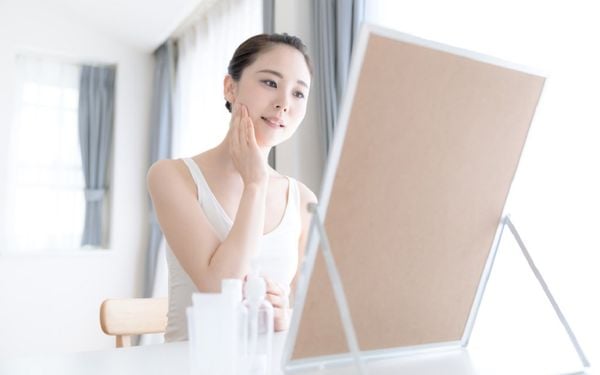 Da khô dùng mỹ phẩm gì? Gợi ý các sản phẩm chăm sóc da cho da khô