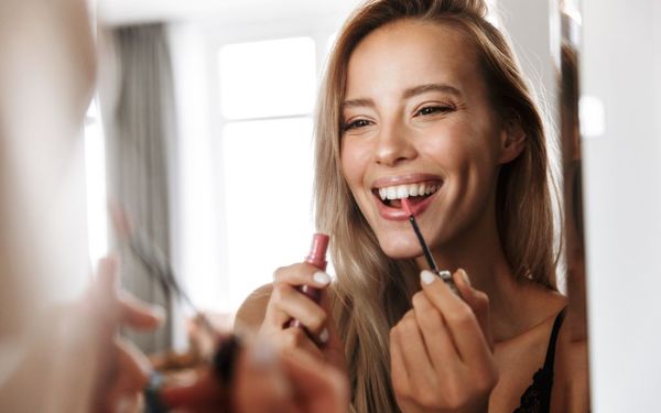 Màu son bóng cho da ngăm: Những lựa chọn đáng thử nghiệm