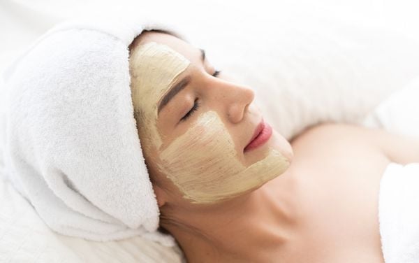 Mặt nạ đắp qua đêm có được không? Đắp mặt nạ như thế nào là tốt?