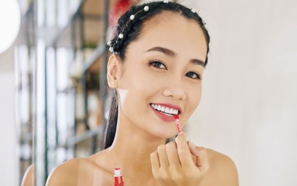 Dấu hiệu son kem hết hạn. Xài son kem hết hạn có sao không?