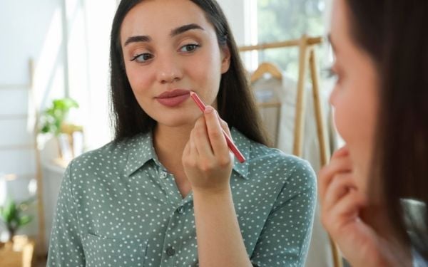 Hướng dẫn cách kẻ môi đẹp với từng dáng môi