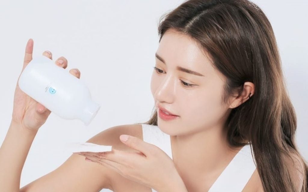 Toner và kem dưỡng ẩm cái nào quan trọng hơn trong việc chăm sóc da?