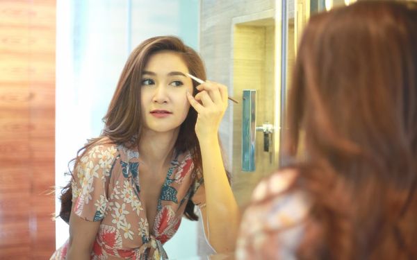 Hướng dẫn kẻ chân mày đẹp và hợp phong thủy với từng khuôn mặt