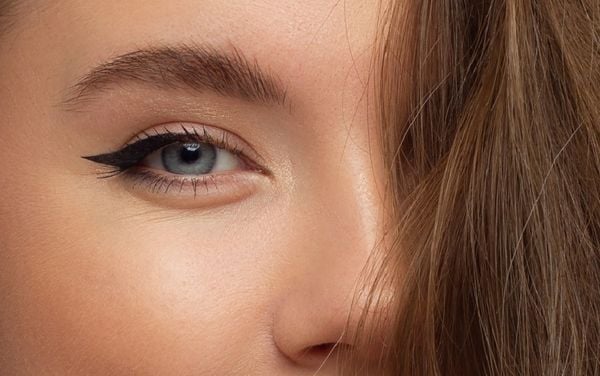 Kẻ mắt dài quyến rũ: Bí quyết tạo điểm nhấn cho đôi mắt