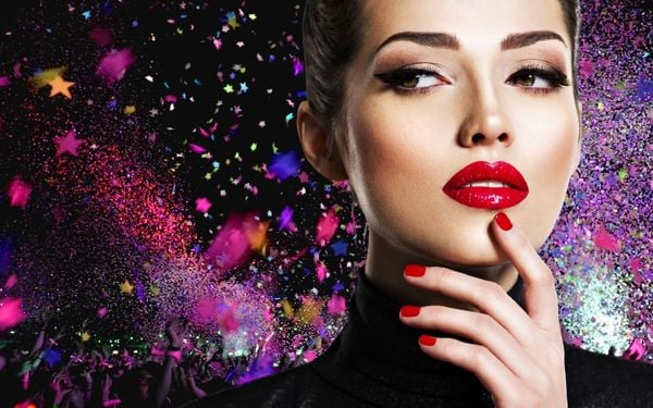 Nghệ thuật trang điểm kẻ mắt sắc: Tạo phong cách cá nhân và nổi bật