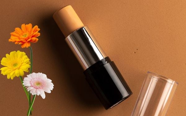 Kem che khuyết điểm dạng thỏi: Đặc điểm và những lưu ý khi sử dụng