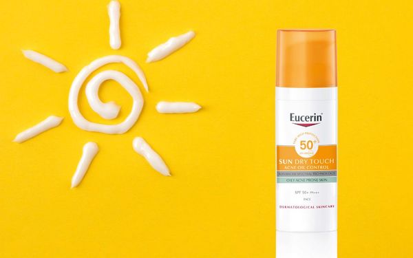 Review chi tiết kem chống nắng Eucerin dành cho da dầu mụn