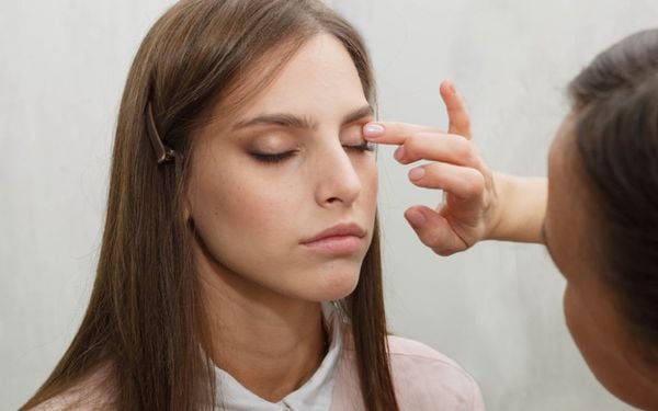 Kem lót mắt - Bảo bối không thể thiếu cho đôi mắt đẹp long lanh