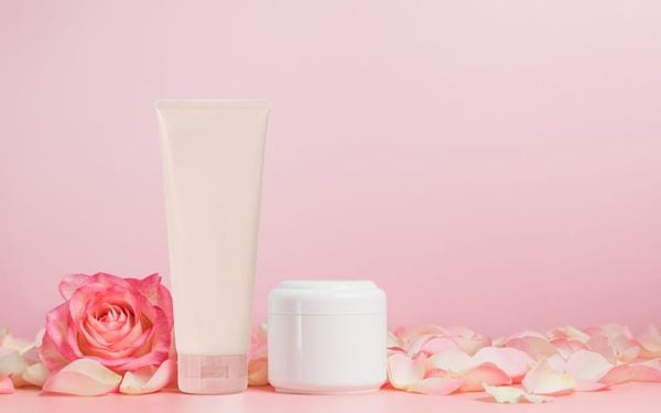 Kem lót màu hồng - Tuyệt chiêu cho làn da hồng hào, tươi tắn