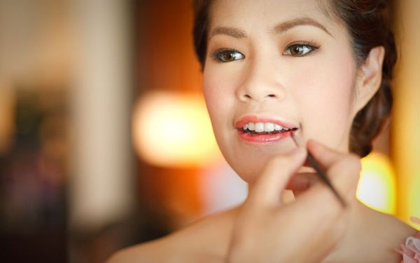 Mẹo hay khắc phục lòng môi không ăn son, bạn đã biết?