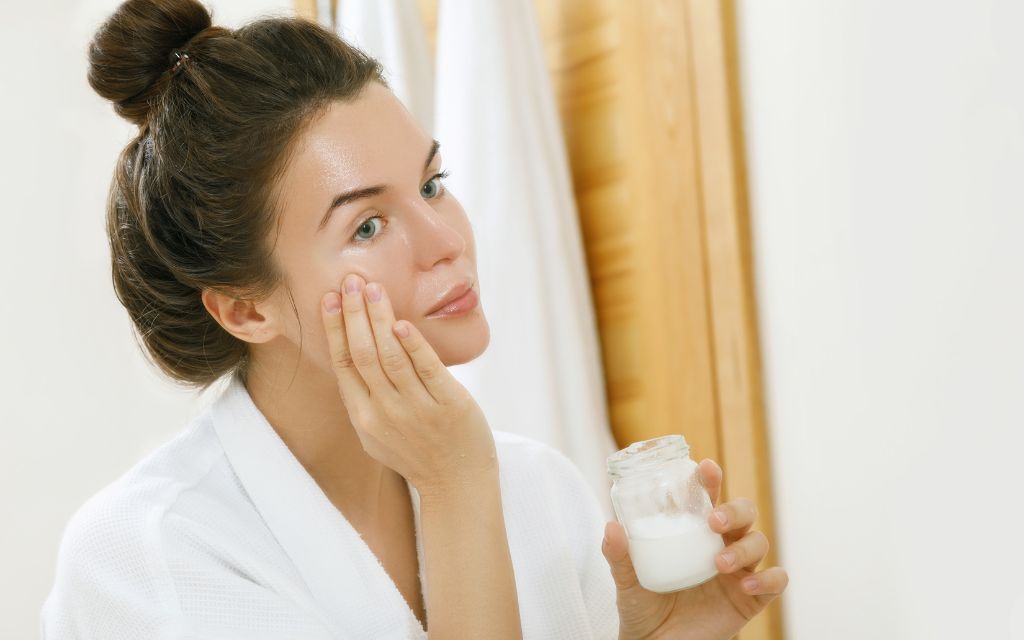 Mặt nạ dầu dừa dưỡng ẩm cho da khô và da nhạy cảm