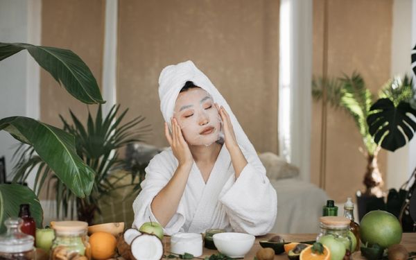 Mặt nạ dưỡng trắng da: Bí quyết cho làn da sáng mịn, hồng hào
