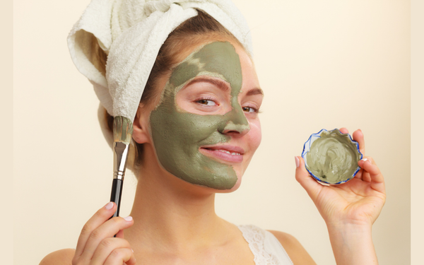 Mặt nạ rau má có công dụng gì? Cách làm mặt nạ rau má