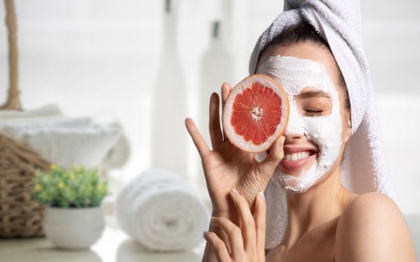 Mặt nẻ có nên đắp mặt nạ không? Cách chăm sóc da mặt nứt nẻ