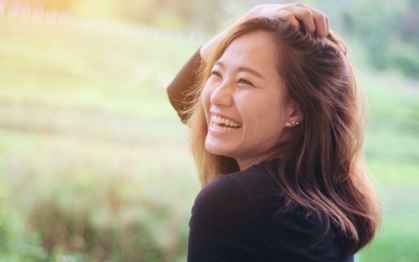 Giữ mãi nét thanh xuân với cách xóa nếp nhăn đuôi mắt khi cười